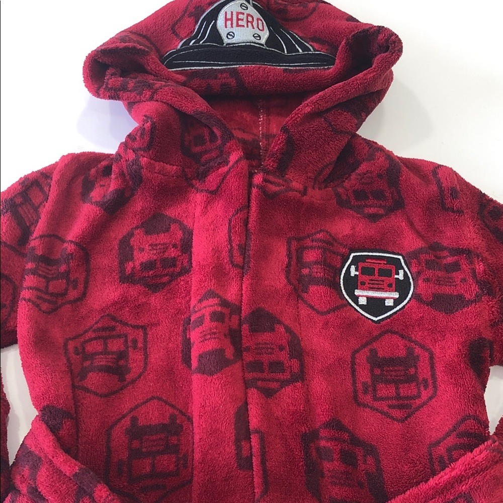 🚒 Boys’ Firetruck Housecoat – Size 2
